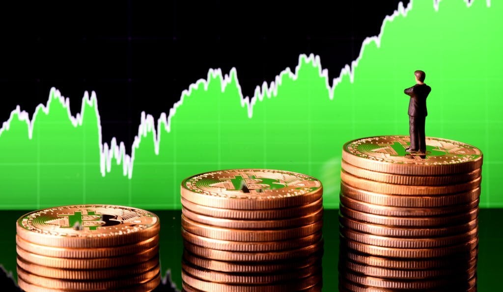 کیوساکی: آمریکا در حال نابود کردن دلار است؛ بیت کوین بخرید