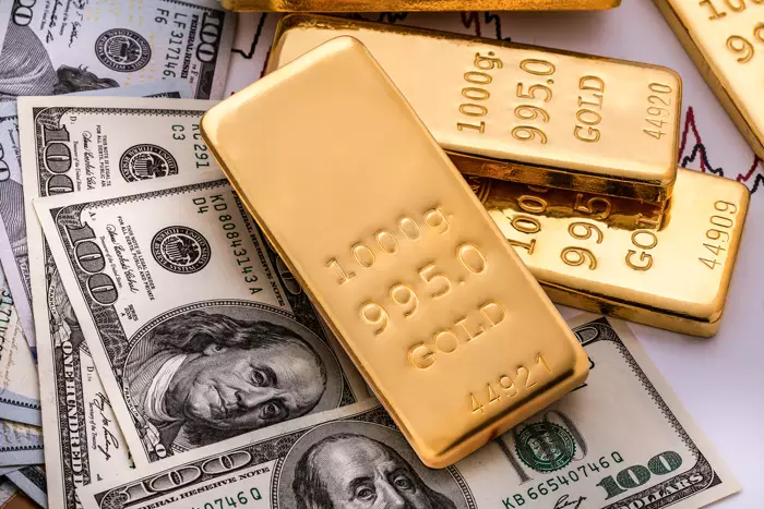 چه رابطهای میان طلا و دلار وجود دارد؟