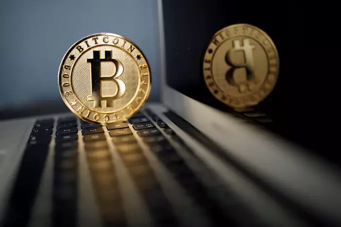 سقوط بیت کوین به همراه بازارهای سهام