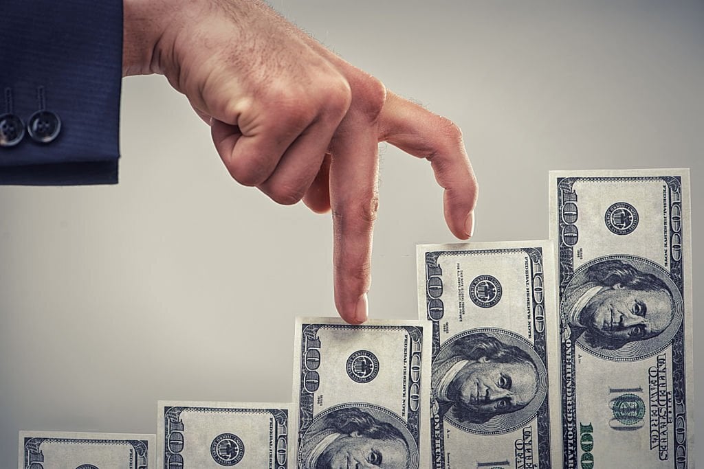 دلار، فقط کمی بالاتر از کف