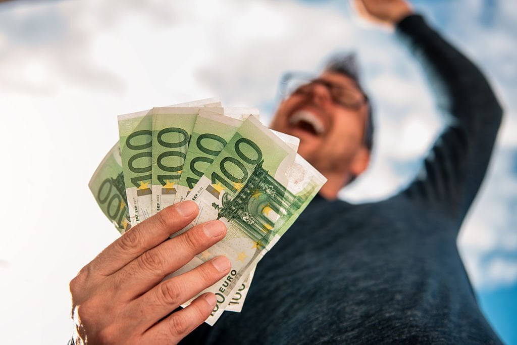 یورو، اندکی به جلو