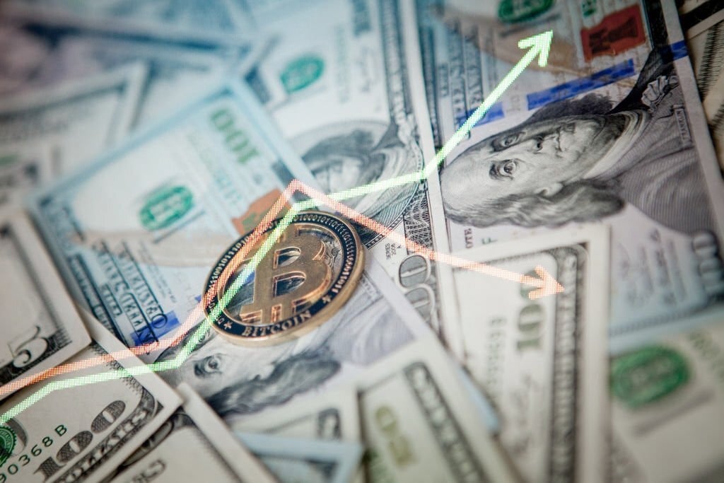 بیت کوین همگام با بازار سهام امریکا فرو میریزد