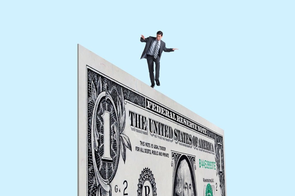 دلار آمریکا؛ بر لبه پرتگاه