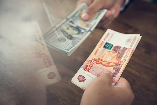 روبل در برابر دلار