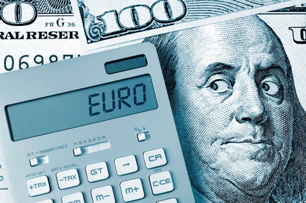 یورو زیر نگاه سنگین دلار