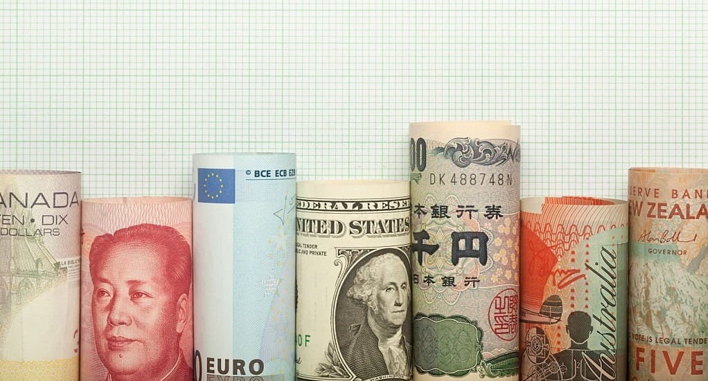 صف نوسانی ارزها در مصاف دلار