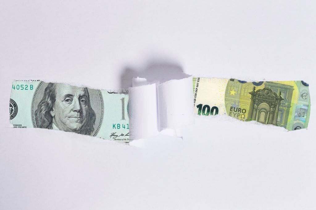 پشتپردهی کاهش یورو/دلار