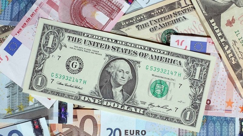 نرخ ارز در بازارهای مختلف /آغاز به کار معاملات توافقی دلار در کانال 44 هزار تومان