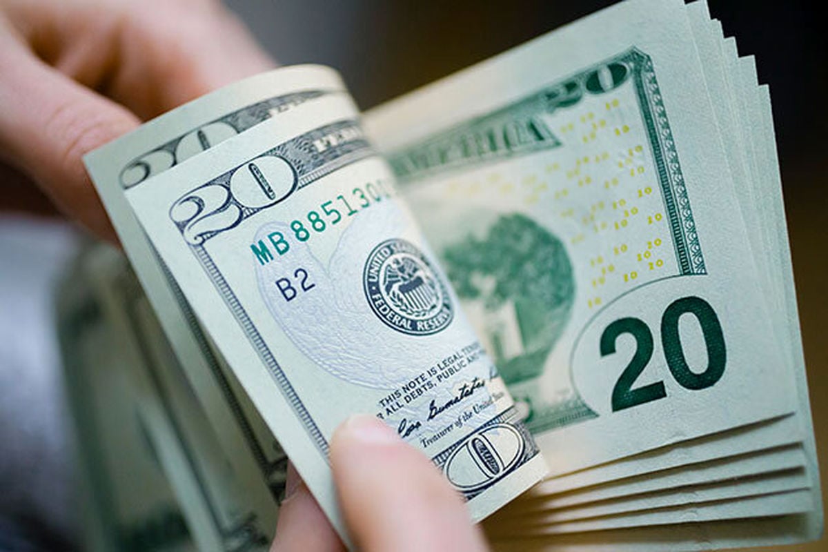 دلار در برابر سبد ارزی، عقب نشست