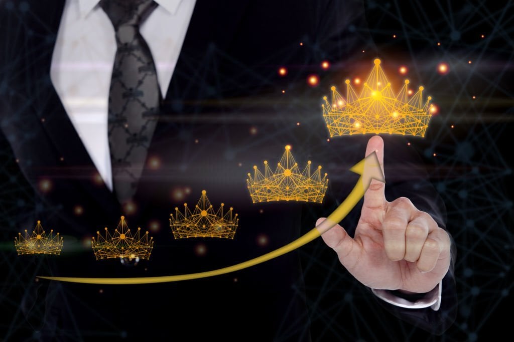 نظرسنجیها از روند آتی طلا میگویند