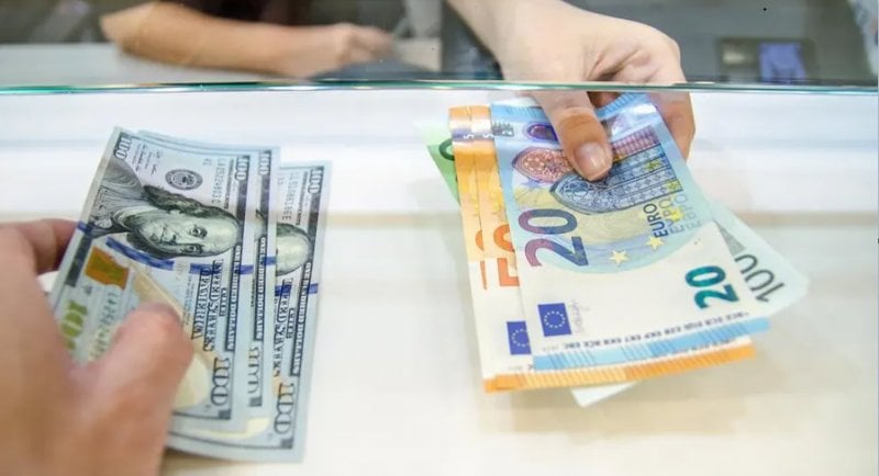 کاهش جزئی قیمت دلار و یورو 5 تیر 1402