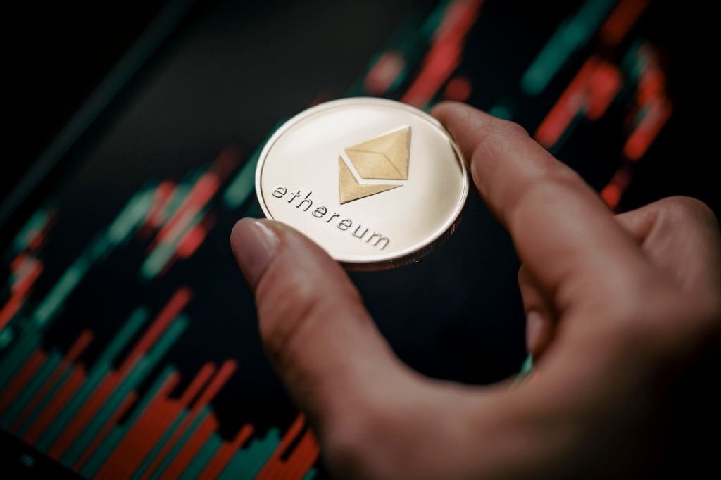اتریوم، تحت حمایت