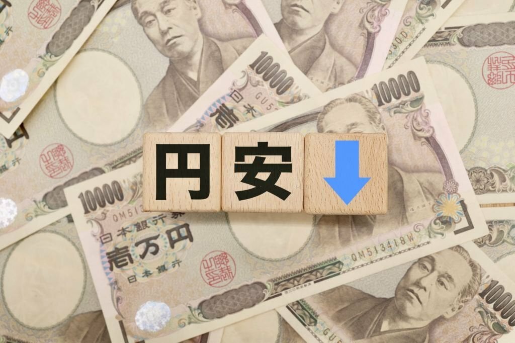 تضعیف ین در برابر دلار