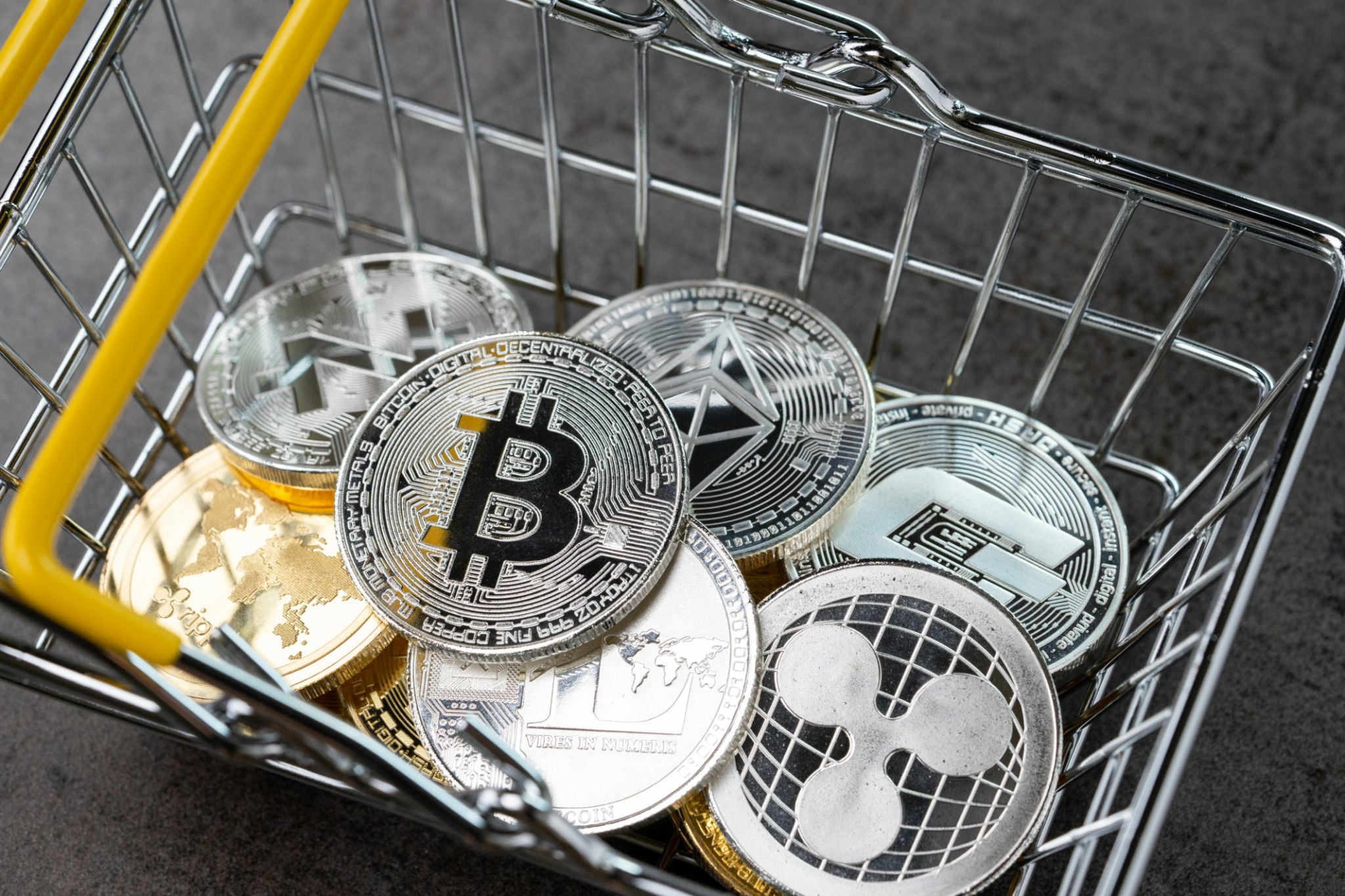 سر خط اخبار هفتگی دنیای کریپتو: آرک اینوست، بایننس، بیتکوین، جامعه ترا لونا