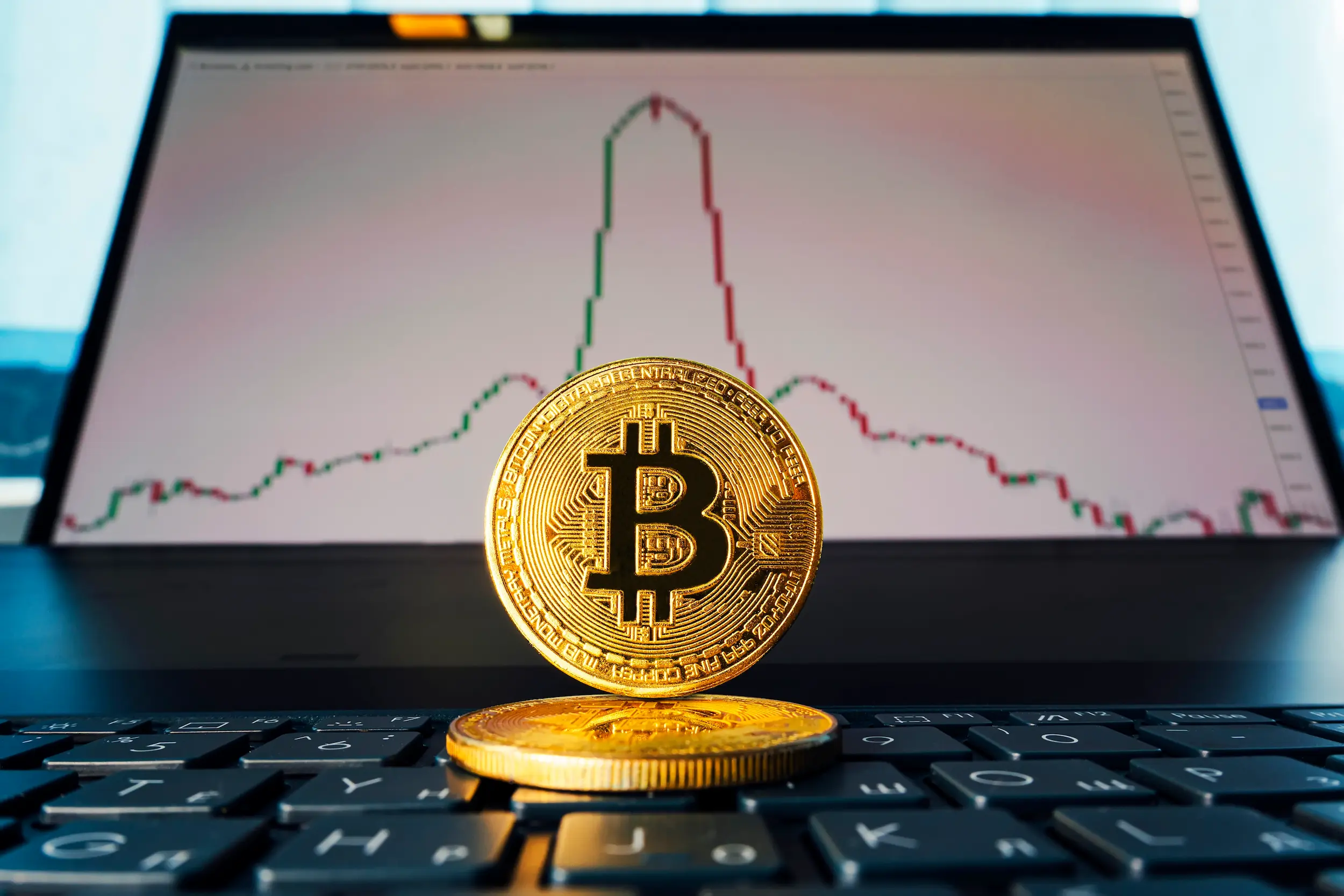 ریزش قیمت بیتکوین و فروشهای عمده بازار رمزارزها را تکان داد