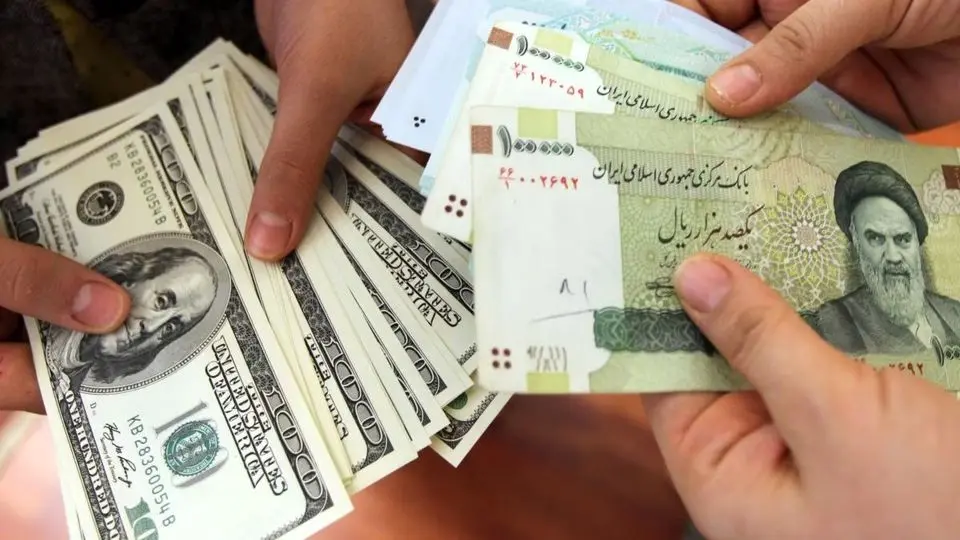 بررسی روند قیمت دلار؛ بازار ارز در مرز حساس ۹۰ هزار تومان
