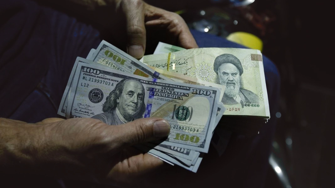 رشد امروز قیمت دلار زیر سایه ابهام سیاسی؛ آیا بازار به ۹۰ هزار تومان برمیگردد؟