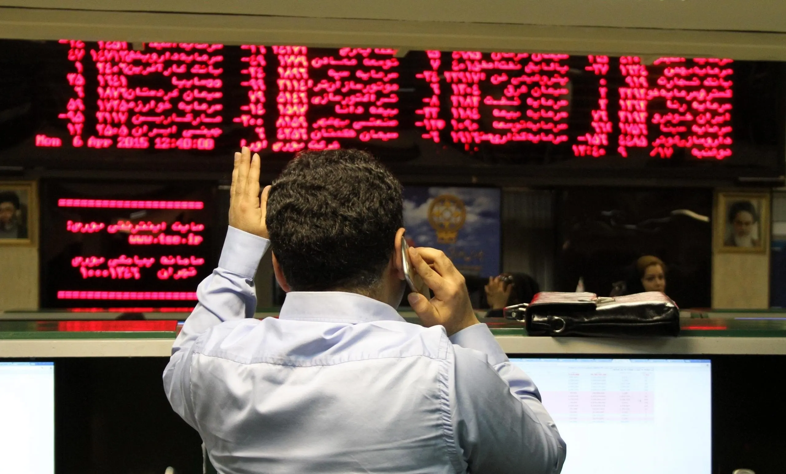 پایان هفته تلخ بورس؛ خروج ۴۲۶ میلیارد تومان و سه مسیر پیش‌روی بازار