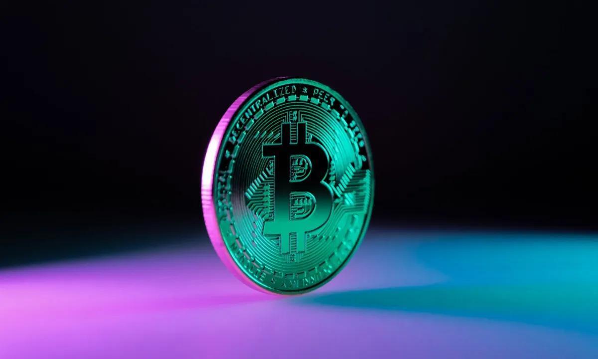 قیمت بیت کوین امروز یکشنبه ۲۷ مهرماه ۱۴۰۴/پادشاه رمزارزها همچنان نزولی است