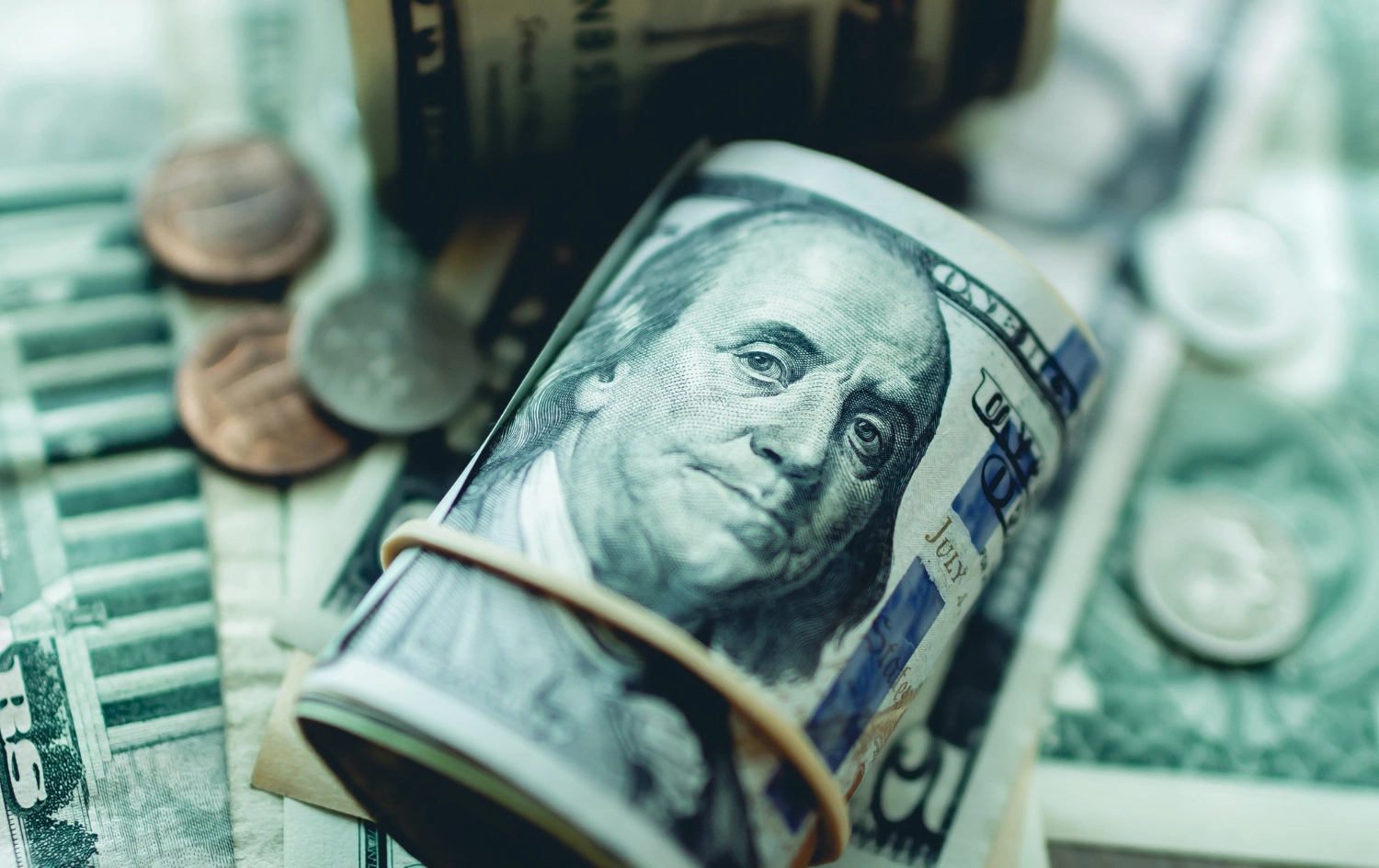 تداوم شتاب صعودی دلار؛ آیا سیاست‌گذار می‌تواند تعادل را بازگرداند؟