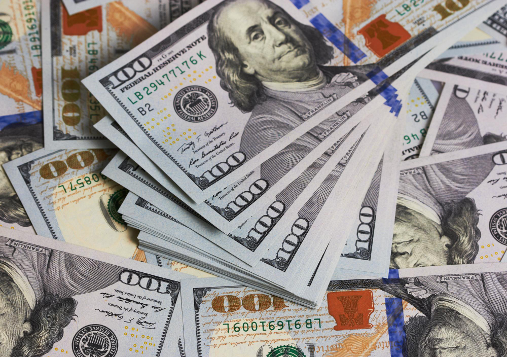 دلار در مسیر ۱۳۰ هزار تومان؛ اصلاح محدود پس از جهش تاریخی