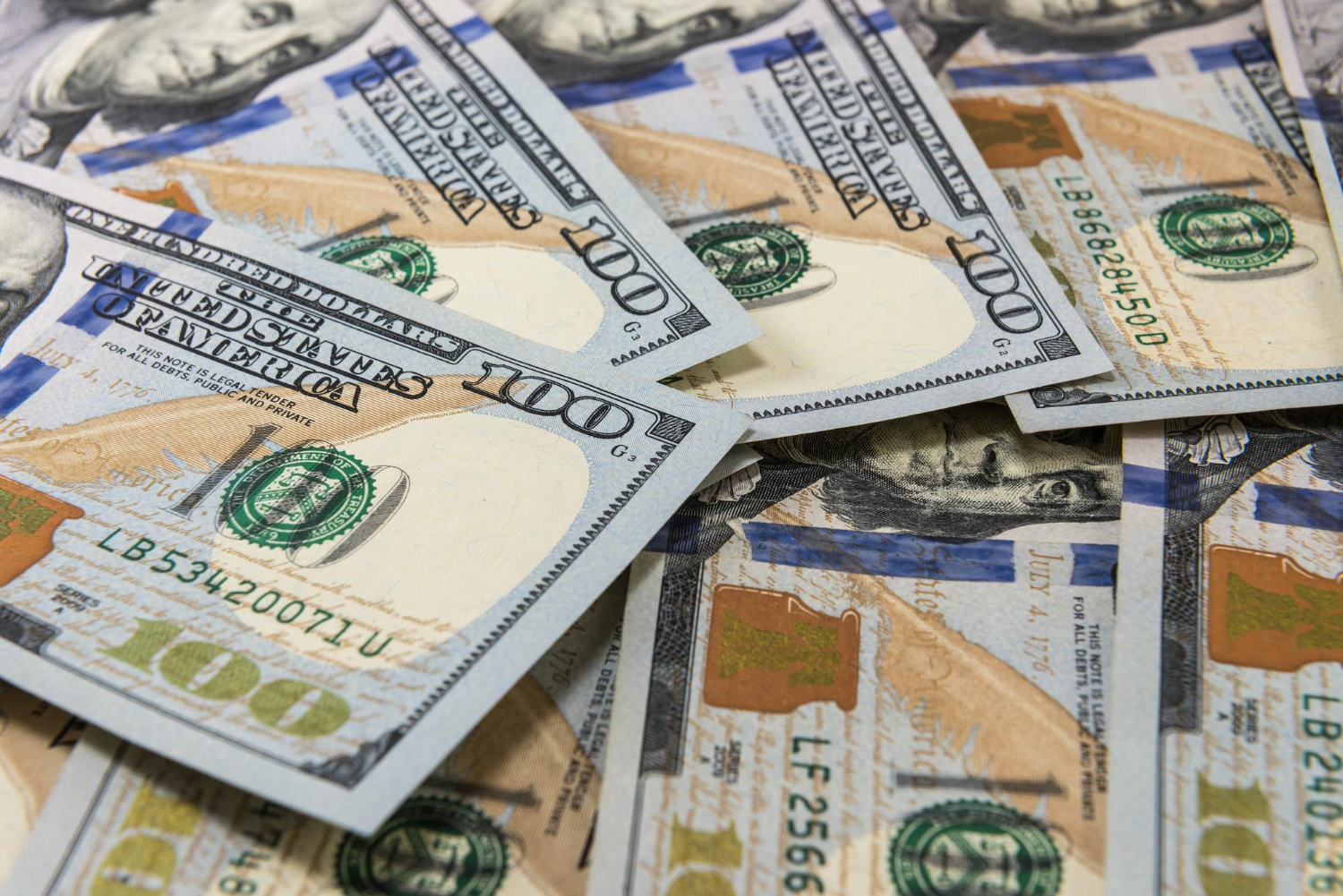 دلار در سایه نااطمینانی؛ سیاست بازارساز توان مهار دلار را دارد؟