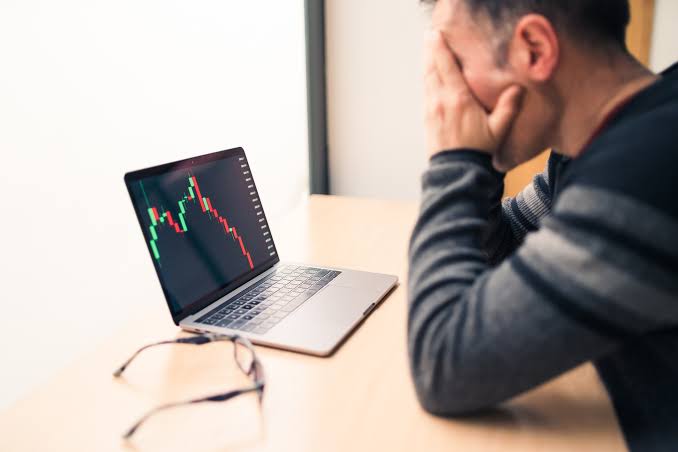 بازار سرمایه در تله سکوت؛ ۱۸۰ شرکت و یک زنگ خطر