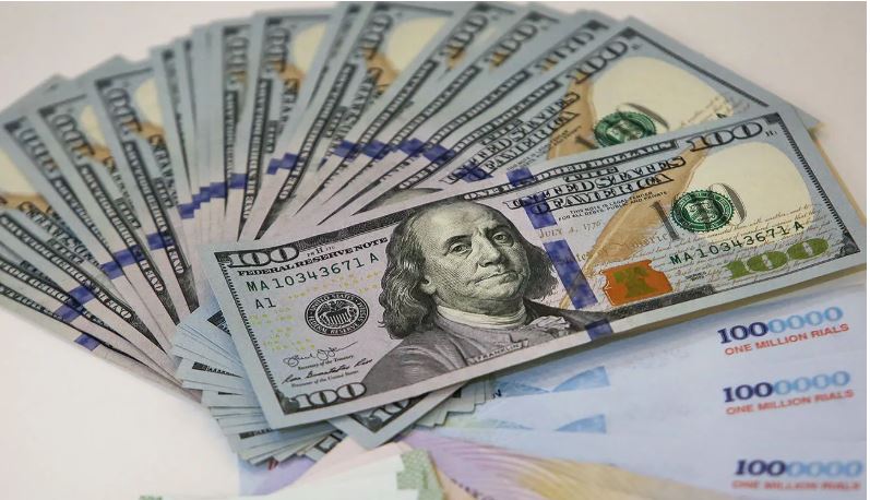 دلار در کریدورِ تعلیق؛ عبور از مرز ۱۷۰ هزار تومان