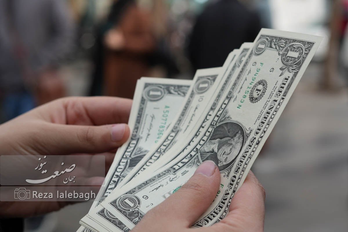 سیگنال جدید به بازار ارز؛ قیمت دلار ۲۰۰ هزار و ۶۰۰ تومان شد