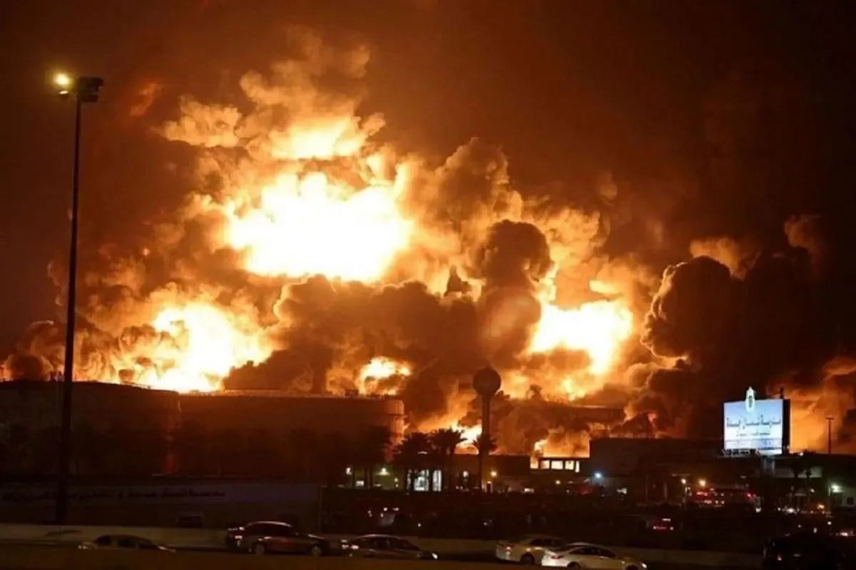 انصارالله یمن: طی دو حمله پهپادی، موقعیتهای حساس در فرودگاه ابها و تأسیسات آرامکو در عربستان را هدف قرار دادیم/ این حملات در پاسخ به نقض حریم هوایی یمن در استان صعده انجام شد