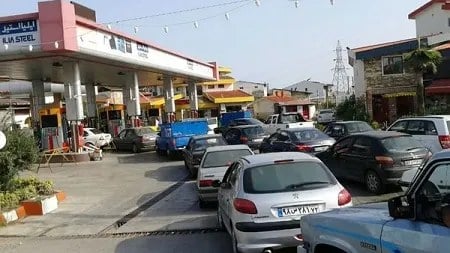 ماجرای بنزین و صف های طویل؛ نرخ سوم اعلامی رئیس جمهور مشکل را علاج می کند؟!