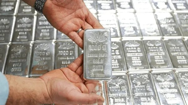 نقرهداغِ نظارت؛ وقتی ۱۳۰۰ میلیارد تومان قاچاق، «تخلف صنفی» حساب میشود