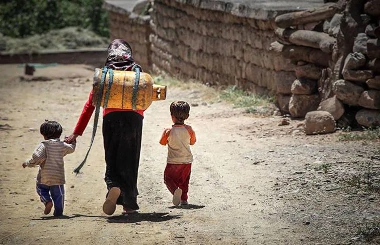 مزد در تعقیب قیمت غذا؛ دستمزد پشت سفره جا ماند!