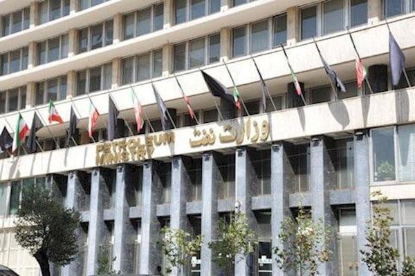 هشدار نماینده بروجرد به دولت؛ ناکارآمدی در وزارت نفت، اقتصاد کشور را تحتالشعاع قرار داده است