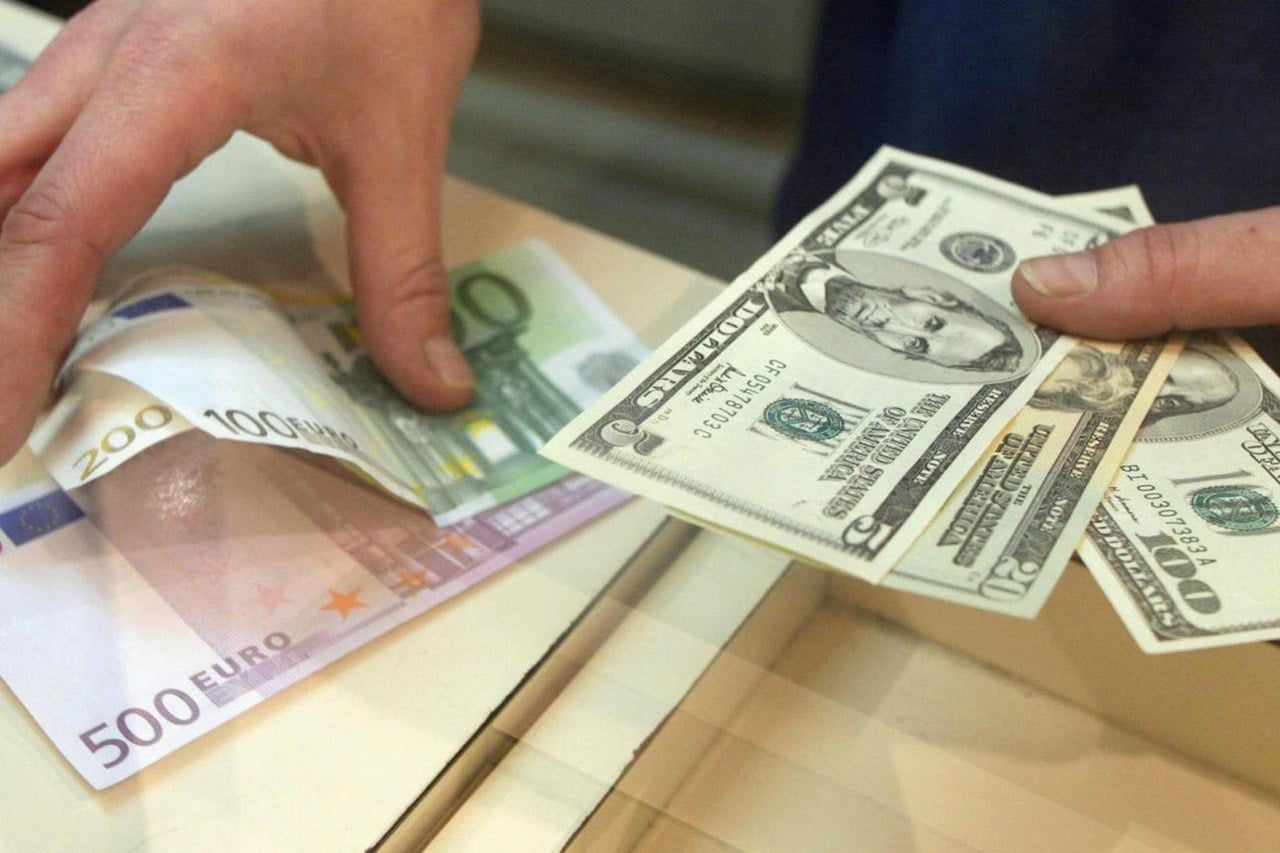 افزایش قیمت حواله دلار؛ شکاف ۳۱ هزار تومانی بازار رسمی و آزاد
