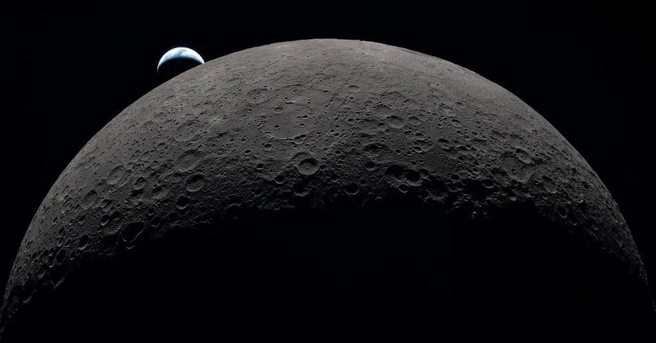 ناسا می‌گوید میکروب قطب جنوب ماه ممکن است زنده بماند