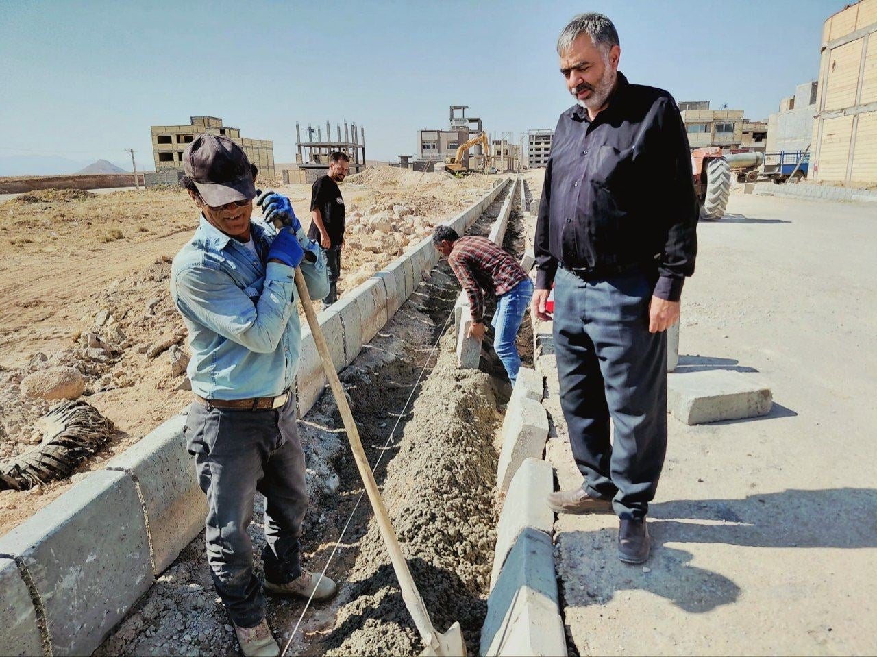 اینبار بنیاد مسکن پای کار الهیه بروجن آمد