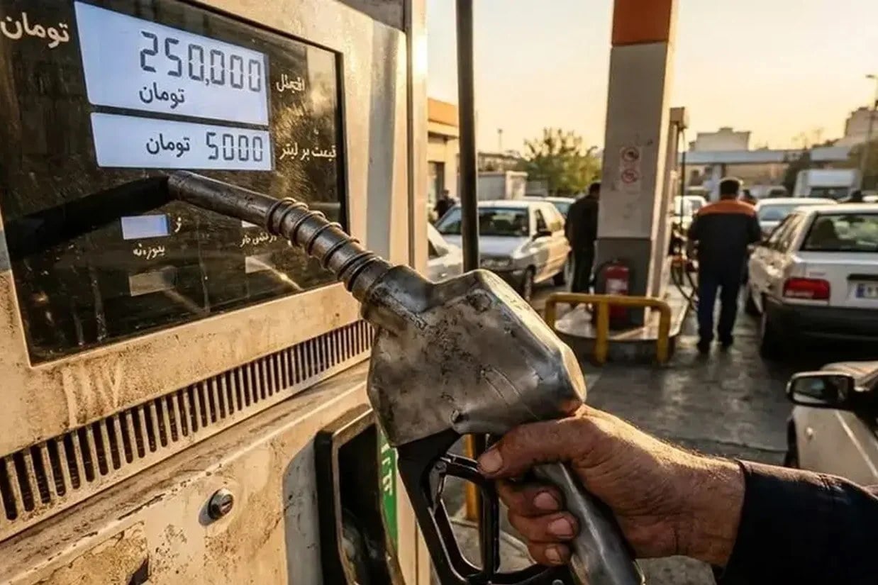 شاهزاده رضا پهلوی: افزایش قیمت بنزین در شرایط کنونی «خیانتی بزرگ» به مردم ایران است