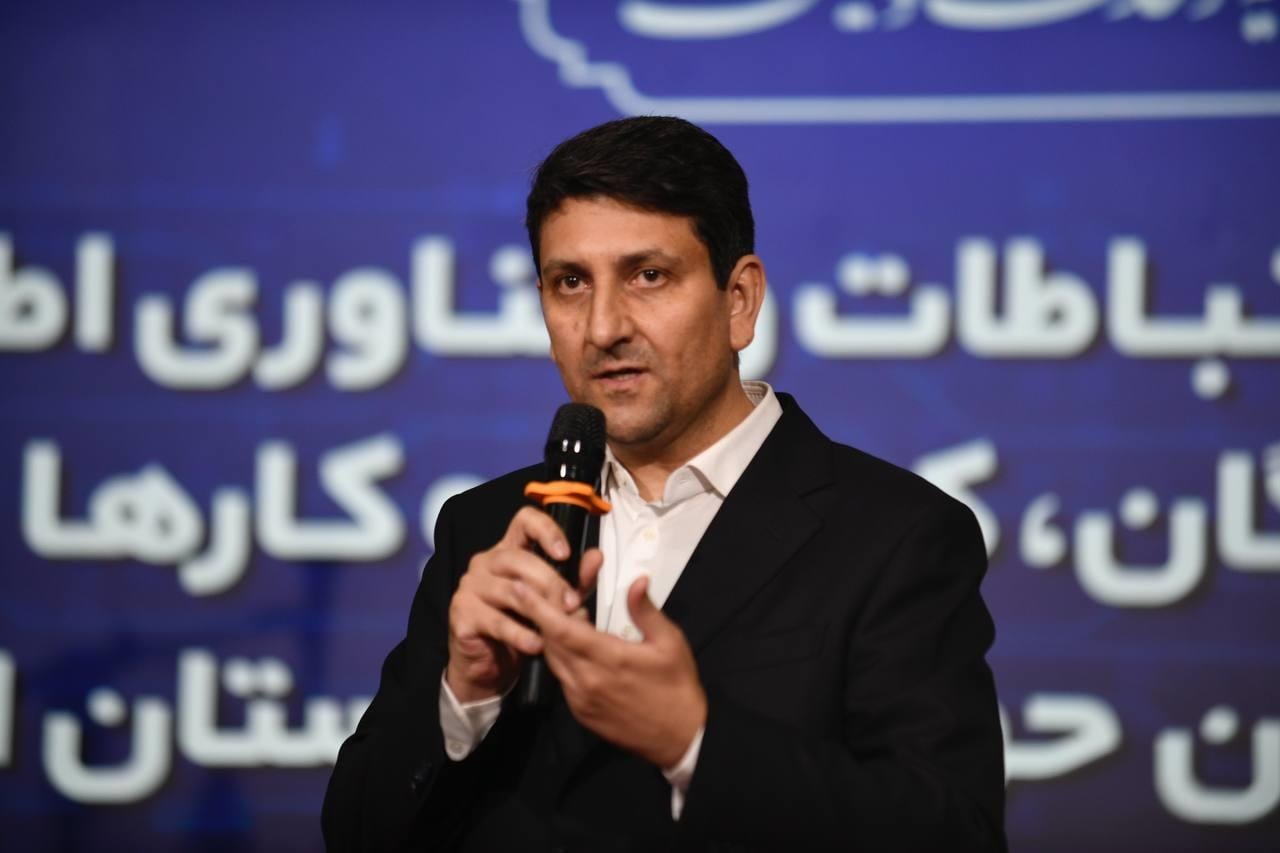 وزیر ارتباطات: تولید موبایل داخلی با انتقال فناوری شرکای خارجی دنبال میشود