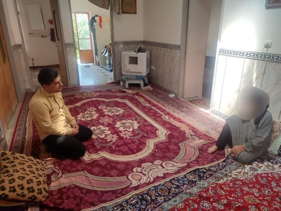 بازدید میدانی رابط حراست بهزیستی از خانوادههای توانخواه تویسرکان