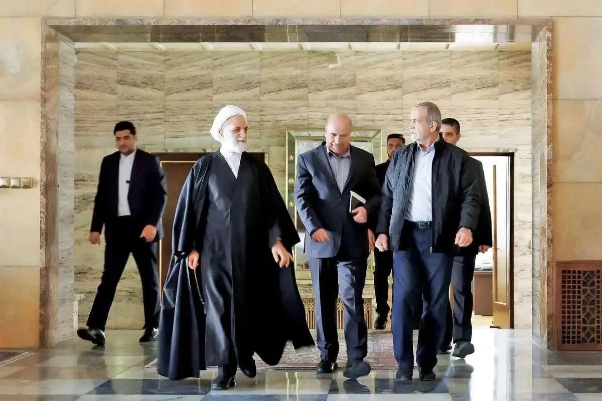 دستیار قالیباف: سران قوا تصمیم گرفتهاند که قیمت بنزین افزایش نیابد/ بررسی طرحهایی بدون افزایش نرخ بنزین، در دستور کار است