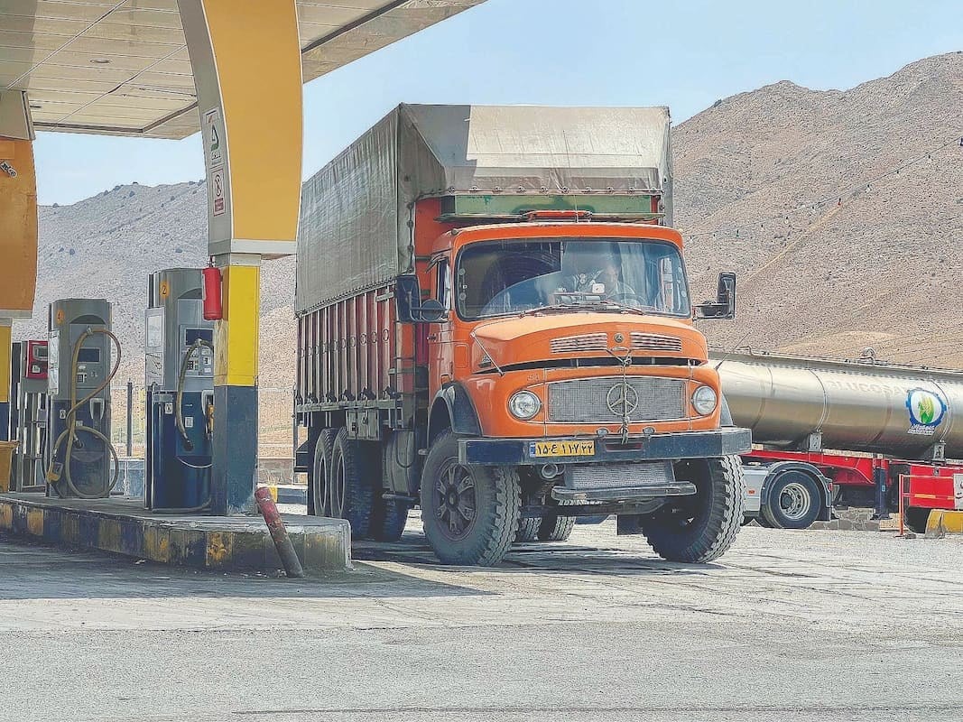 پوست خربزه بنزین زیر پای دولت