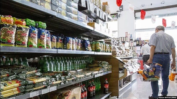 مرکز آمار رژیم: جهش ۱۲۷ درصدی قیمت خوراکی‌ها و آشامیدنی‌ها در یک سال