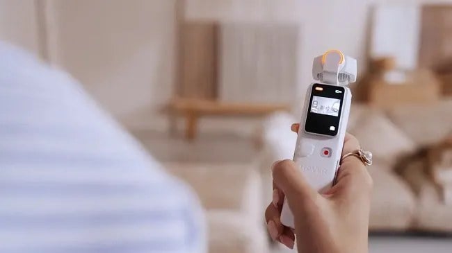 HOVERAir VERSA دوربین گیمبال‌دار و پهپاد خودکار در یک دستگاه