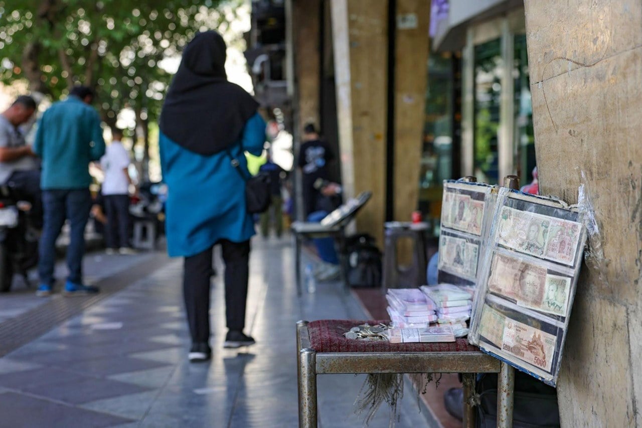 آیا عقبنشینی آرام دلار و سکه به معنای آغاز ریزش است؟