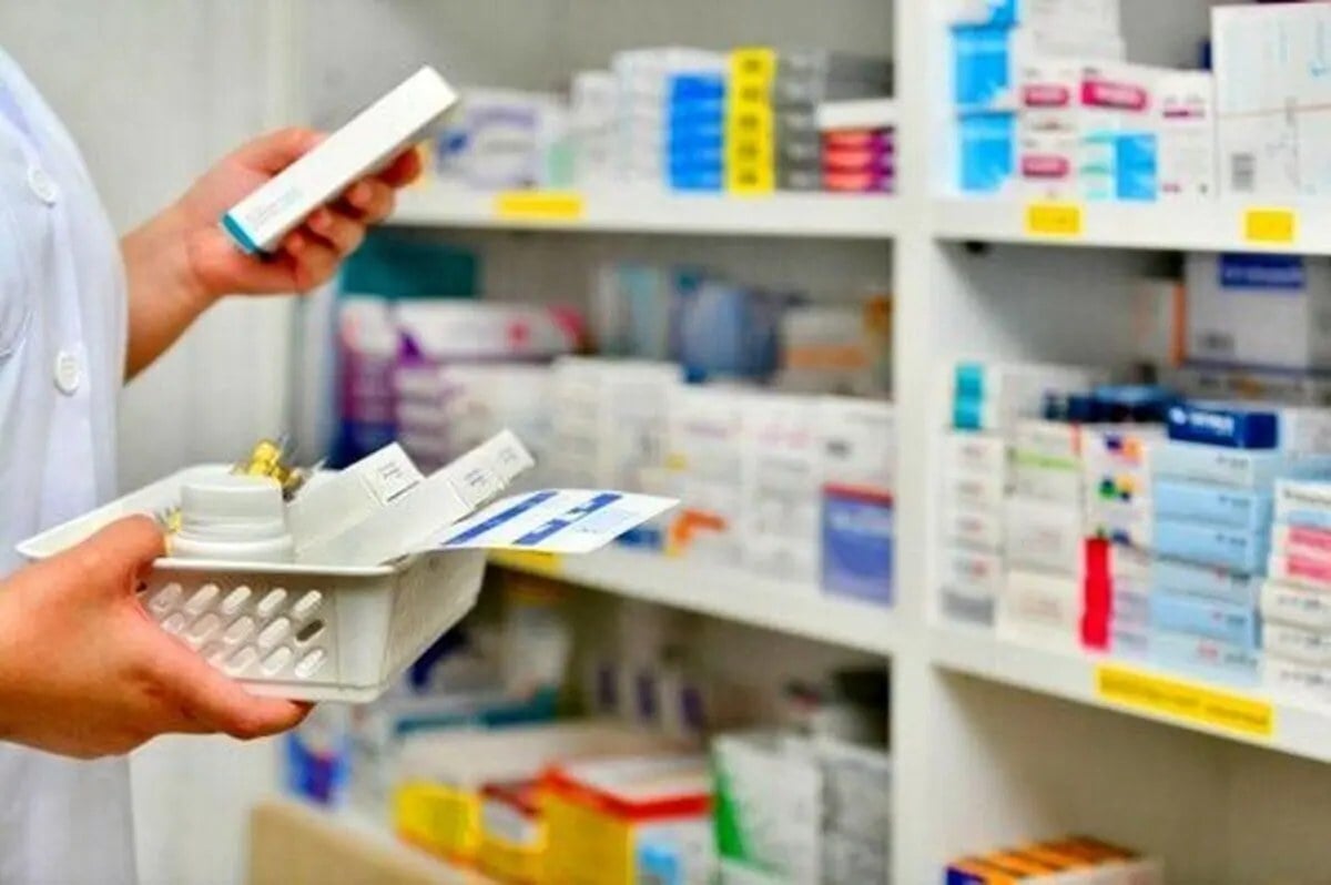 قیمت دارو: افزایش رسمی ۴۸ درصد؛ افزایش غیررسمی بیش از ۱۰۰ درصد/ اینفوگرافیک