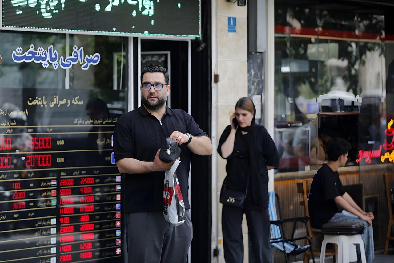 بازی دلار با ۲۰۰ هزار تومان؛ بازار گیج شد