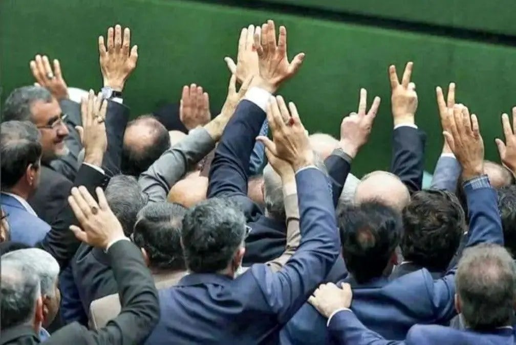 افزایش انتقاد از تندروها: به استناد توئیت‌های ترامپ، مسئولان کشورمان را متهم می‌کنید؟