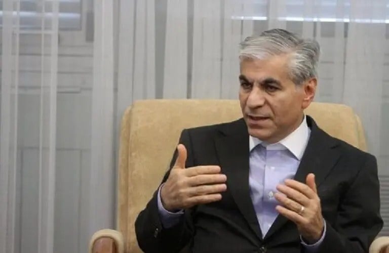 در آمریکا صف بنزین تشکیل نمی شود، بشود هم چه چیز گیر شما میآید؟/ چه خواستهای دارید غیر از خواسته های موجود در یادداشت تفاهم؛ کاخ سفید را حسینیه کنیم؟! / شعارهای تند یا زاییده توهم اند یا هیجان و یا نفوذ/ ویدئو