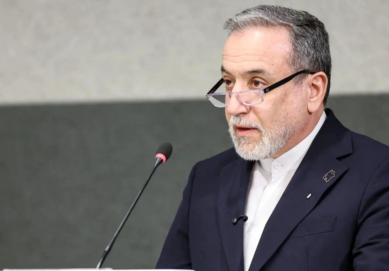 عراقچی: ترامپ طی ۲۰ روز از «تسلیم بدون قید و شرط» به التماس برای مذاکره رسید